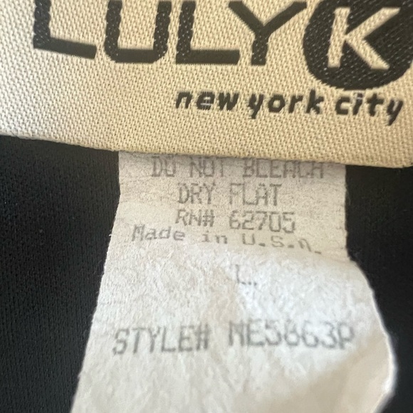 Elegant Black and White Midi Dress - Picture 6 of 9